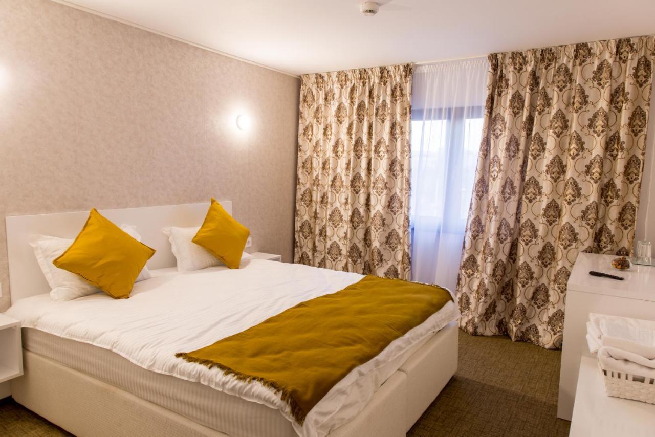 Hotel Complex Carol Buzău Esterno foto