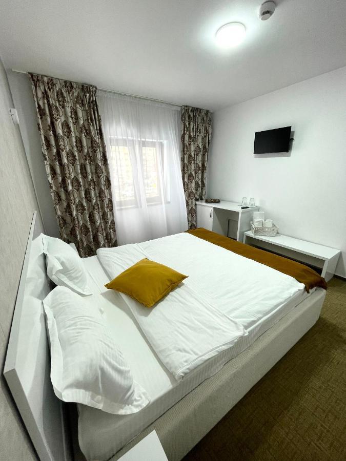 Hotel Complex Carol Buzău Esterno foto